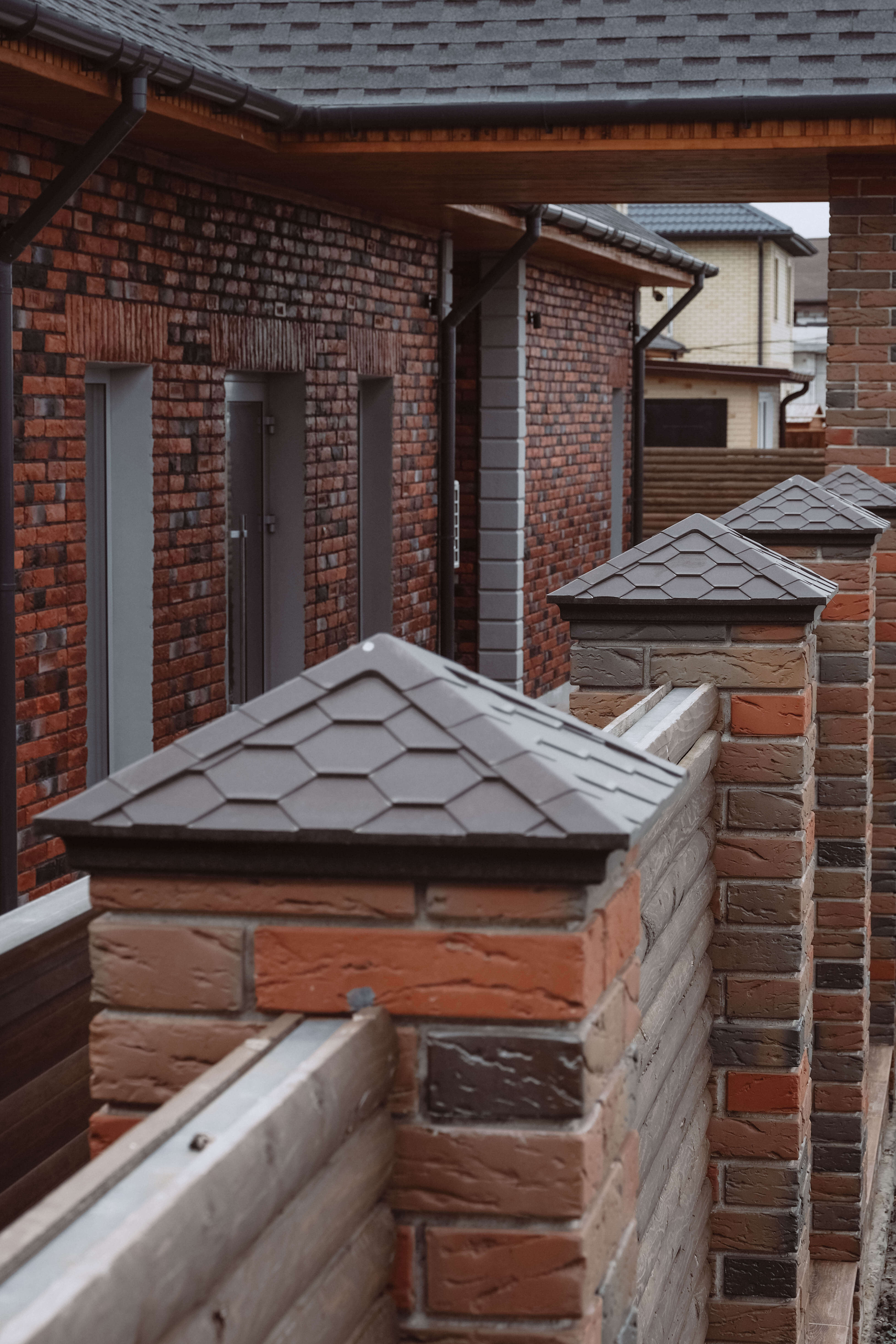 Колпак Zking Эверест Коричневый на столб 1.5х1.5 кирпича (390х390мм) в Нефтеюганске фото